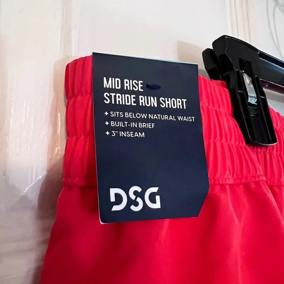 DSG Ladies Performance Shorts, Volcanic Red, Mid Rise Stride, Size XXL, NWT - Picture 5 of 8